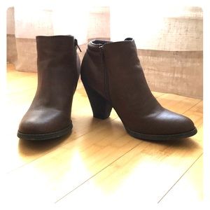 🚨SOLD MIA SIZE 8 booties